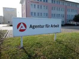 Mehr Stellen, aber auch mehr Arbeitslose: Juli-Arbeitsmarkt im Kreis Lippe