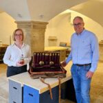 Mörderische Abende im Weinkeller – Hof-Apotheke und Haus Lippe feiern gemeinsam Geburtstag