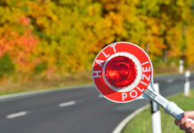 Illegales Tuning: Bielefelder Polizei stoppt 20-Jährigen gleich zweimal