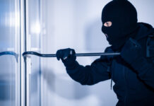 Horn-Bad Meinberg: Vermummte Einbrecher bedrängen Frauen