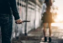 Messerangriff nach Streit vor Bielefelder Club: Zwei Frauen schwer verletzt