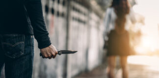 Messerangriff nach Streit vor Bielefelder Club: Zwei Frauen schwer verletzt