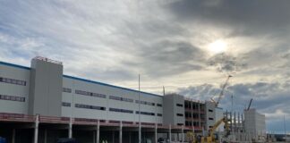 Besuch bei Amazon: Tausende neue Arbeitsplätze sollen in Horn-Bad Meinberg entstehen