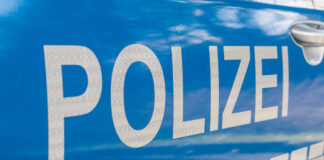 Unfassbare Tat in Lichtenau: Falscher Polizist verletzt 64-Jährigen schwer
