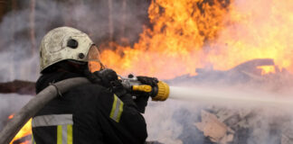 Zimmerbrand in Detmold-Heidenoldendorf: Angebranntes Essen löst Feuerwehreinsatz aus