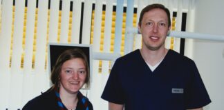 Lage: Zahnarztpraxis sammelt 9.000 Euro für guten Zweck