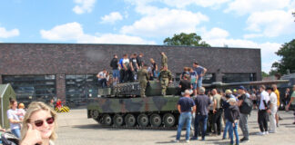 Tag der Bundeswehr: Zehntausende Menschen besuchen Augustdorfer Kaserne