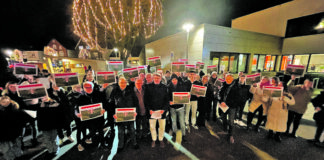 Bebauungsplan Brunsheide: Bürgerprotest vor Leopoldshöher Rathaus