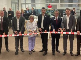 Schlangen: Sparkassenfiliale nach Umbau wiedereröffnet