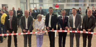 Schlangen: Sparkassenfiliale nach Umbau wiedereröffnet