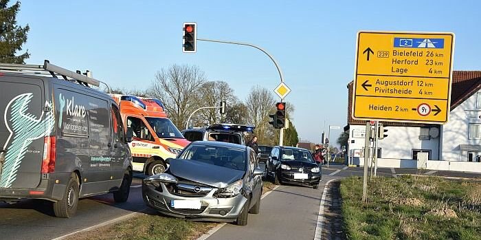 Auffahrunfall an der „Ellernkrug“-Kreuzung – drei Autos beschädigt