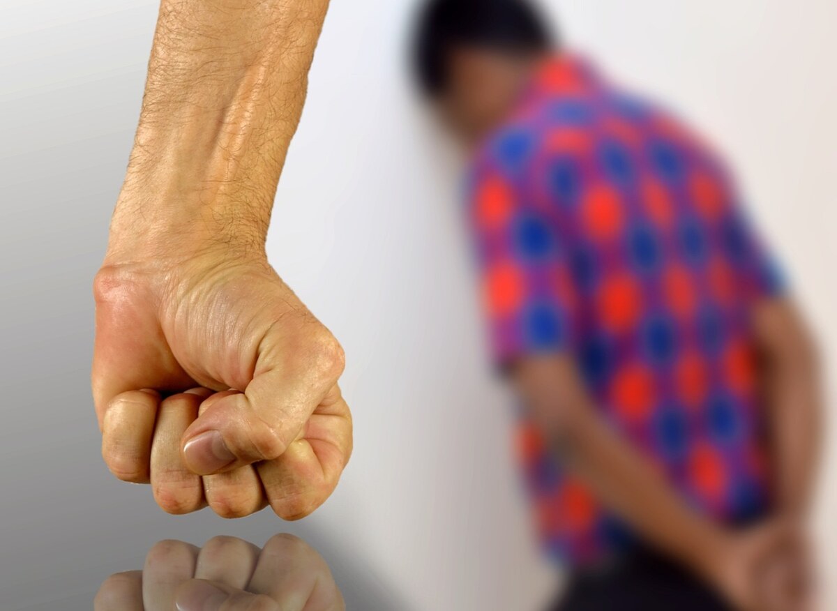 Ein Mann verpasst in Detmold einem zufälligen Passanten grundlos „eine Kopfnuss“