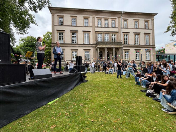 Schools Out - Bild 1