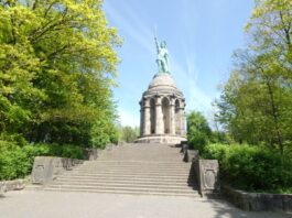 Rechte Aktivisten besetzen Hermannsdenkmal: Staatsschutz ermittelt gegen „Identitäre Bewegung“