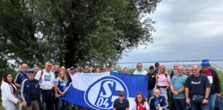 Mit Schalke-Schal auf See: Fan-Club Horn-Bad Meinberg genießt Ausflug ans Steinhuder Meer