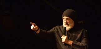 Trotz Verspätung: Torsten Sträter begeistert in Lemgo