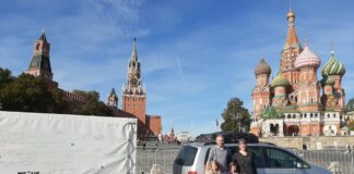 Von Horn-Bad Meinberg nach Moskau: „Friedensmobil“ erreicht Roten Platz