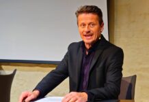 Lemgo: TV-Star Roman Kniżka erinnert an Kriegsende vor 80 Jahren