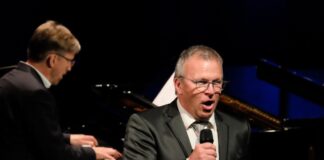 „Alle Jahre Lieder“: Ingo Dickewied im Detmolder Sommertheater