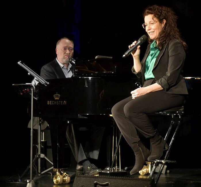 Wahren und Stolle zu Weihnachten im Sommertheater-„Wohnzimmer“