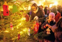Weihnachtsmarkt am Treffpunkt: 500 Diestelbrucher genießen Weihnachtsmarkt