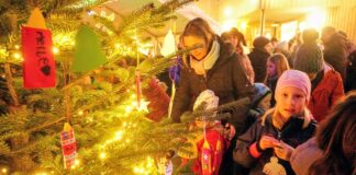 Weihnachtsmarkt am Treffpunkt: 500 Diestelbrucher genießen Weihnachtsmarkt