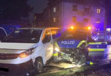 Streifenwagen kollidiert mit Schülertransport: Sechs Verletzte in Minden