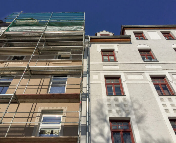 Alt-Neu Gründerzeit Altbau Wohnhaus Fassaden vor und nach der Sanierung