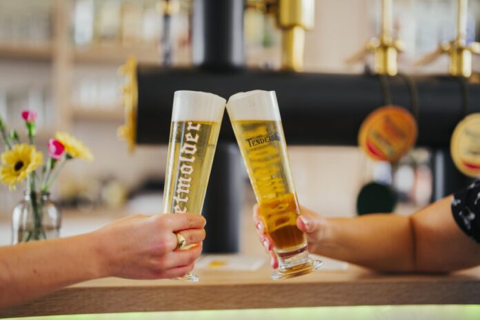 Café Tender Theke Bier_7 ©Nils Klöpper, Photo und Film Production-min