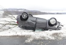 Heftiger Verkehrsunfall auf L946 bei Höxter: Zwei Menschen schwer verletzt