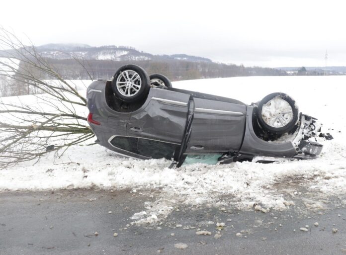 Beide Insassen erlitten schwere Verletzungen.