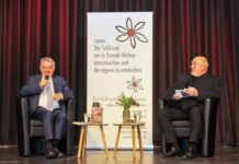 Oerlinghausen: NRW-Innenminister Herbert Reul stellt erstes Buch vor