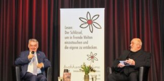 Oerlinghausen: NRW-Innenminister Herbert Reul stellt erstes Buch vor