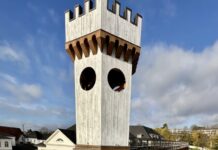 Weitere Vorarbeiten am Wahrzeichen: Uhrenturm in Bad Salzuflen geht auf „Kur“