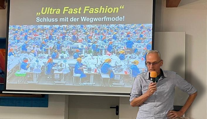 Die hässliche Seite der Mode – Vortrag über Fast Fashion in Lage