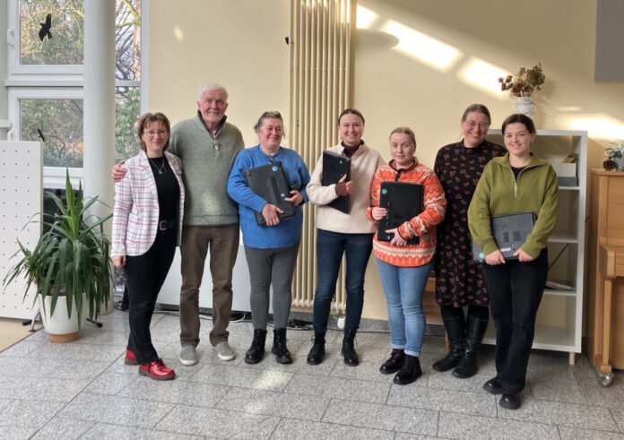Gruppenfoto_Onlinesprachkurs_Laptopübergabe