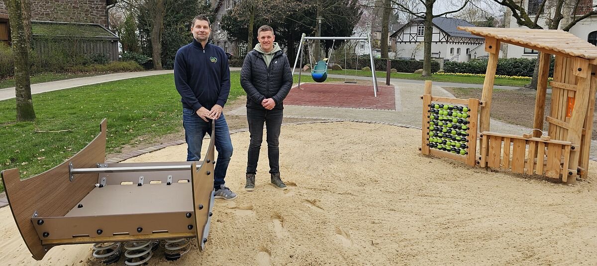 Neue, inklusive Spielgeräte auf dem Lemgoer Johannistorwall