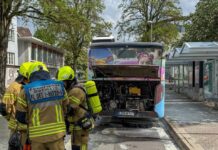 Feuer-Drama in Detmold: Feuerwehr löscht brennenden Stadtbus
