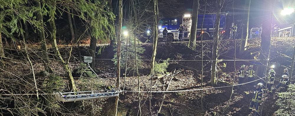 Feuerwehr und THW Lemgo: Mit dem Rettungsschlitten über den Abgrund