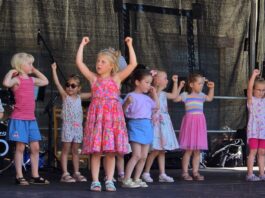 Lemgo: Familienfest am Schloss Brake lockt Tausende an