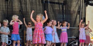 Lemgo: Familienfest am Schloss Brake lockt Tausende an
