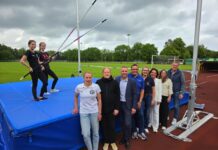 Marktplatzspringen in Detmold: Stabhochsprung-Event mit rund 60 Athleten