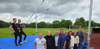Marktplatzspringen in Detmold: Stabhochsprung-Event mit rund 60 Athleten