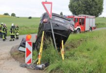 Schwerer Unfall auf K39 bei Brakel: 64-Jähriger stirbt nach Überschlag