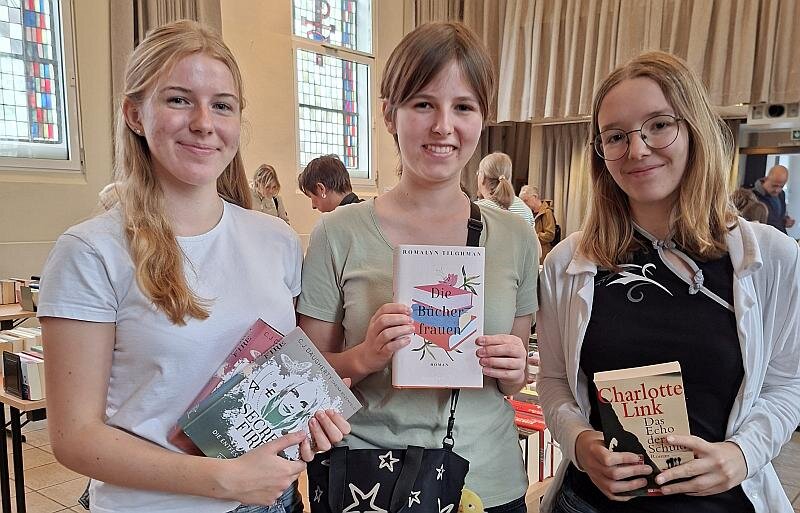 Bücherwürmer stürmen das Bürgerhaus in Lage