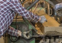 Produktion im Sekundentakt: Maschinenziegelei in Lage erwacht zum Leben
