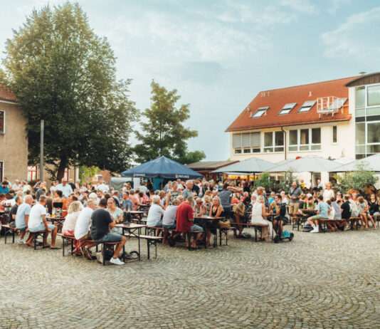 Oerlinghausen: Bürgerbrunch beginnt mit ökumenischem Gottesdienst auf Rathausplatz