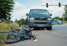 Schwerer Unfall in Detmold-Diestelbruch: 18-jähriger Radfahrer schwebt in Lebensgefahr