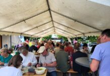 Neue Gesichter, gute Gespräche: „Dinner im Dorf“ bringt Generationen von Diestelbruchern zusammen