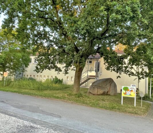Bildungsausschuss entscheidet sich für Schließung: Eltern demonstrieren für Kita Greste